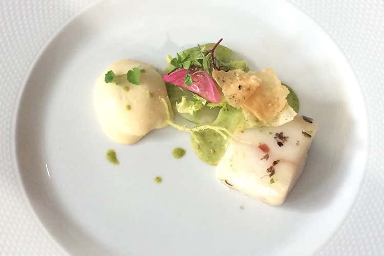 Branzino d'amo del Tirreno al vapore e gel di limone di Amalfi