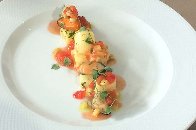 Mezze maniche rigate con cozze di Scardovari, melanzana rossa di Rotonda, pomodori di Pachino