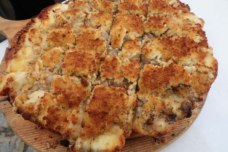 Il tipico sfincione di Bagheria (In 26mila allo Sfincione Fest Trionfo per la focaccia bagherese)