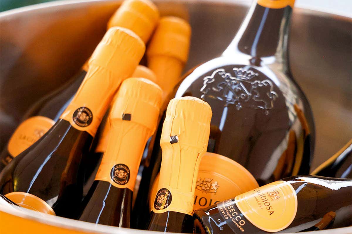 La pizza e il prosecco conquistano Napoli: grande evento con i maestri pizzaioli