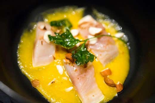 Sgombro marinato, zucca campana e mandorle amare