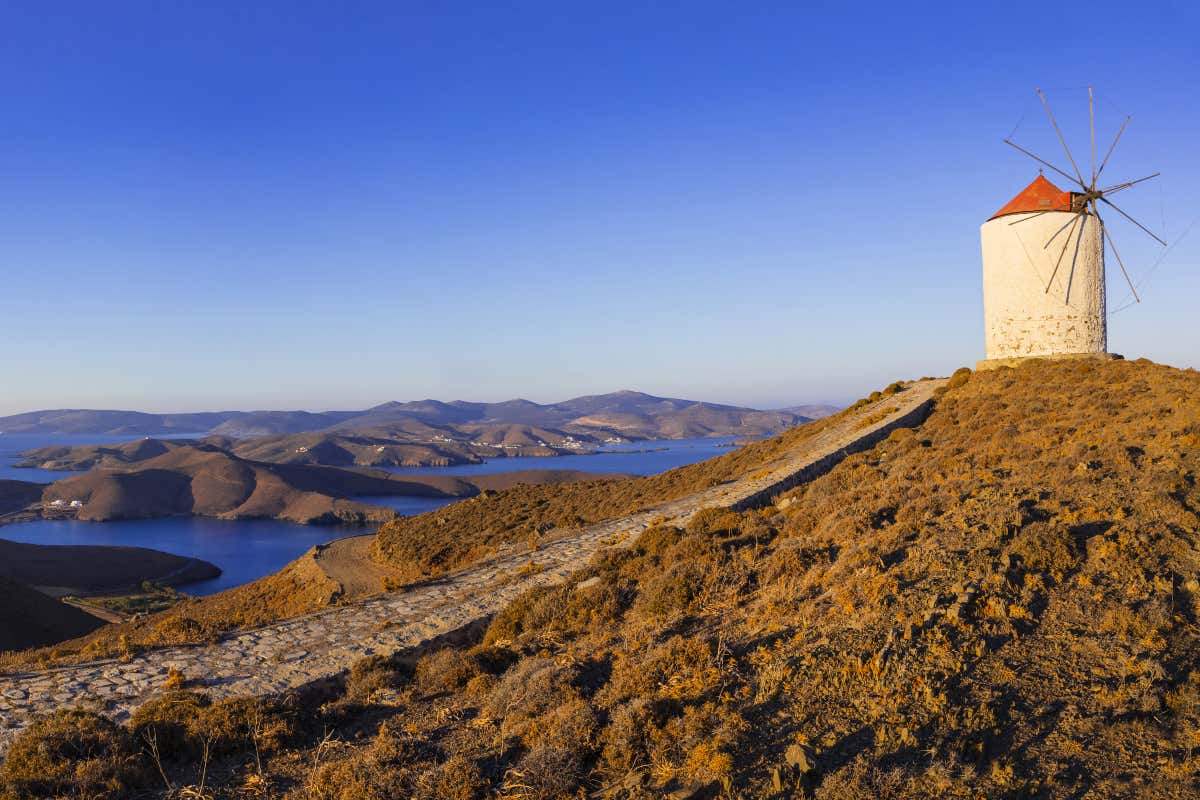 Astypalea non è solo mare, ma anche escursionismo, magari per arrivare ad uno dei tanti mulini dell'isola