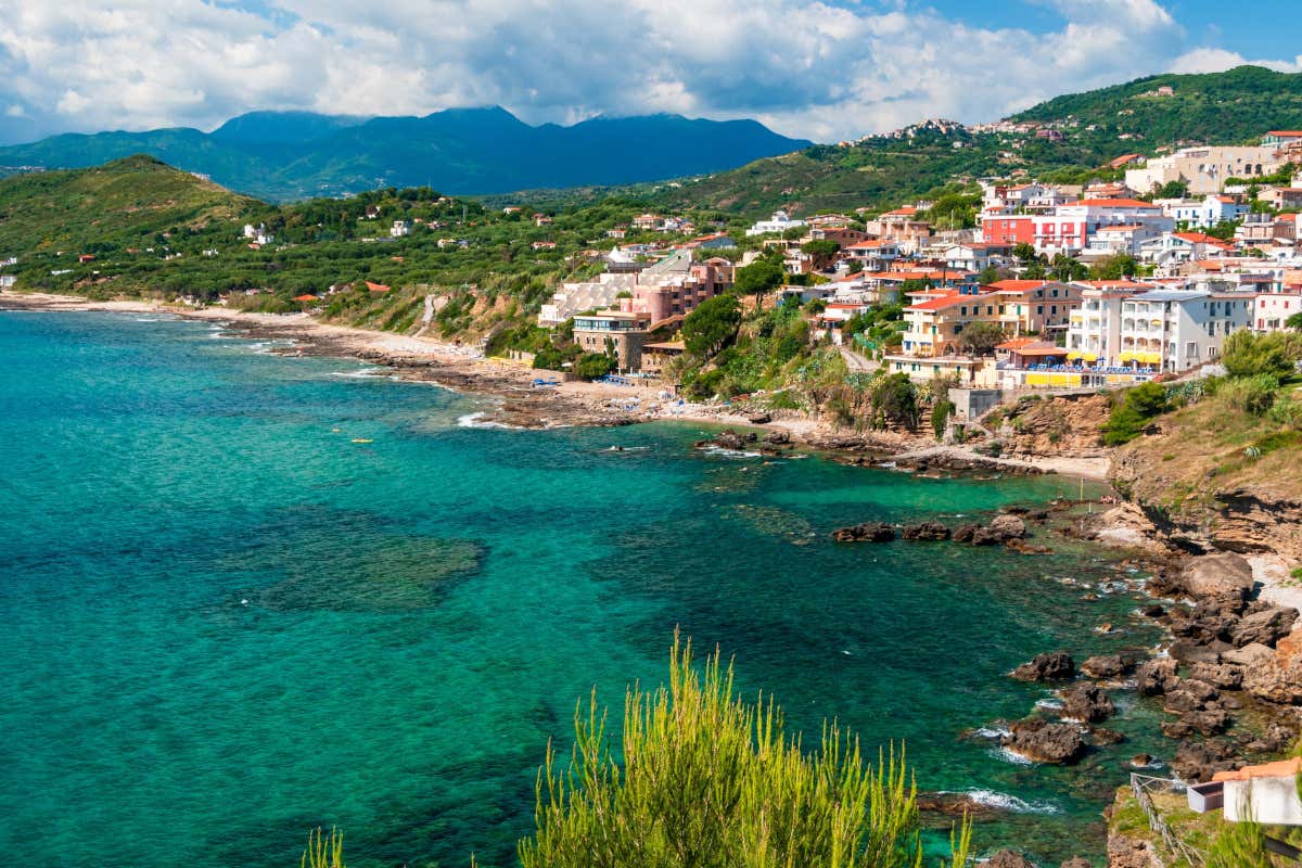 Echi di Elea: Parmenide e Zenone raccontano il Cilento tra mito e attualità Echi di Elea: Parmenide e Zenone raccontano il Cilento tra mito e attualità