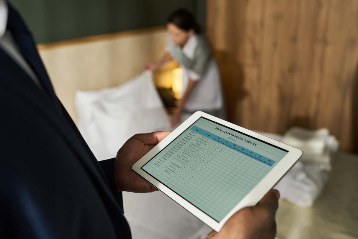Intelligenza Artificiale negli hotel: come sta cambiando l’esperienza degli ospiti