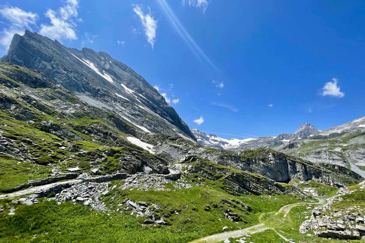 Vacanze attive in Vallese: escursioni, mountain bike e enogastronomia alpina Vacanze attive in Vallese: escursioni, mountain bike e enogastronomia alpina