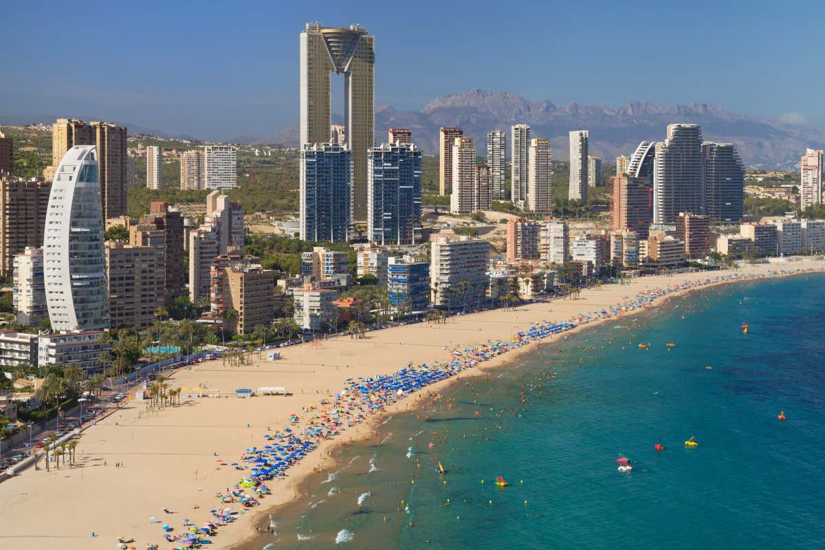 Platja de Ponent, a Benidorm in Spagna è la spiaggia più conveniente d‘Europa