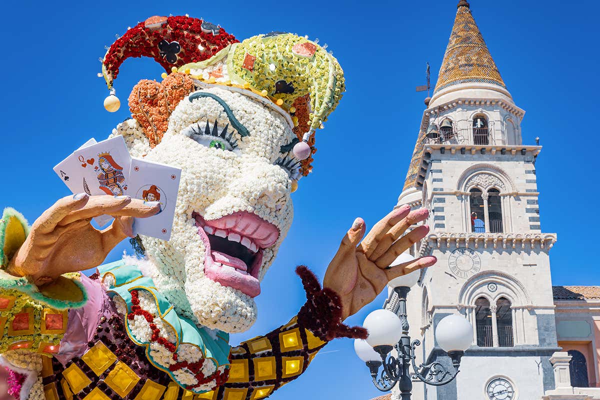 Uno dei carri infiorati durante il Carnevale di Acireale
