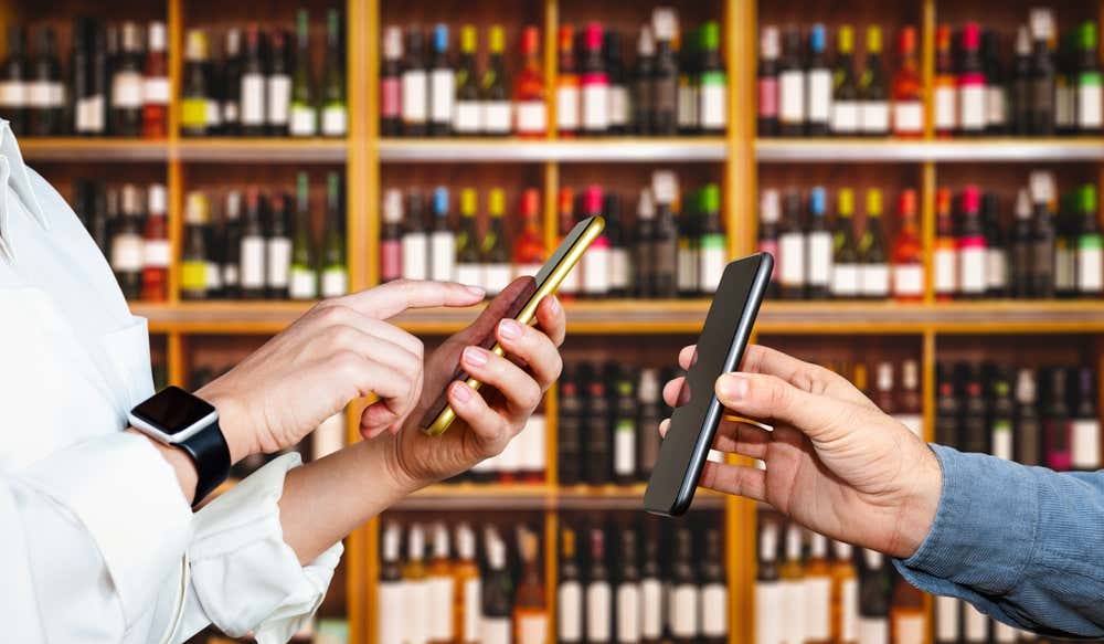 Comprare vino online: come scegliere la bottiglia giusta senza fermarsi all’etichetta
