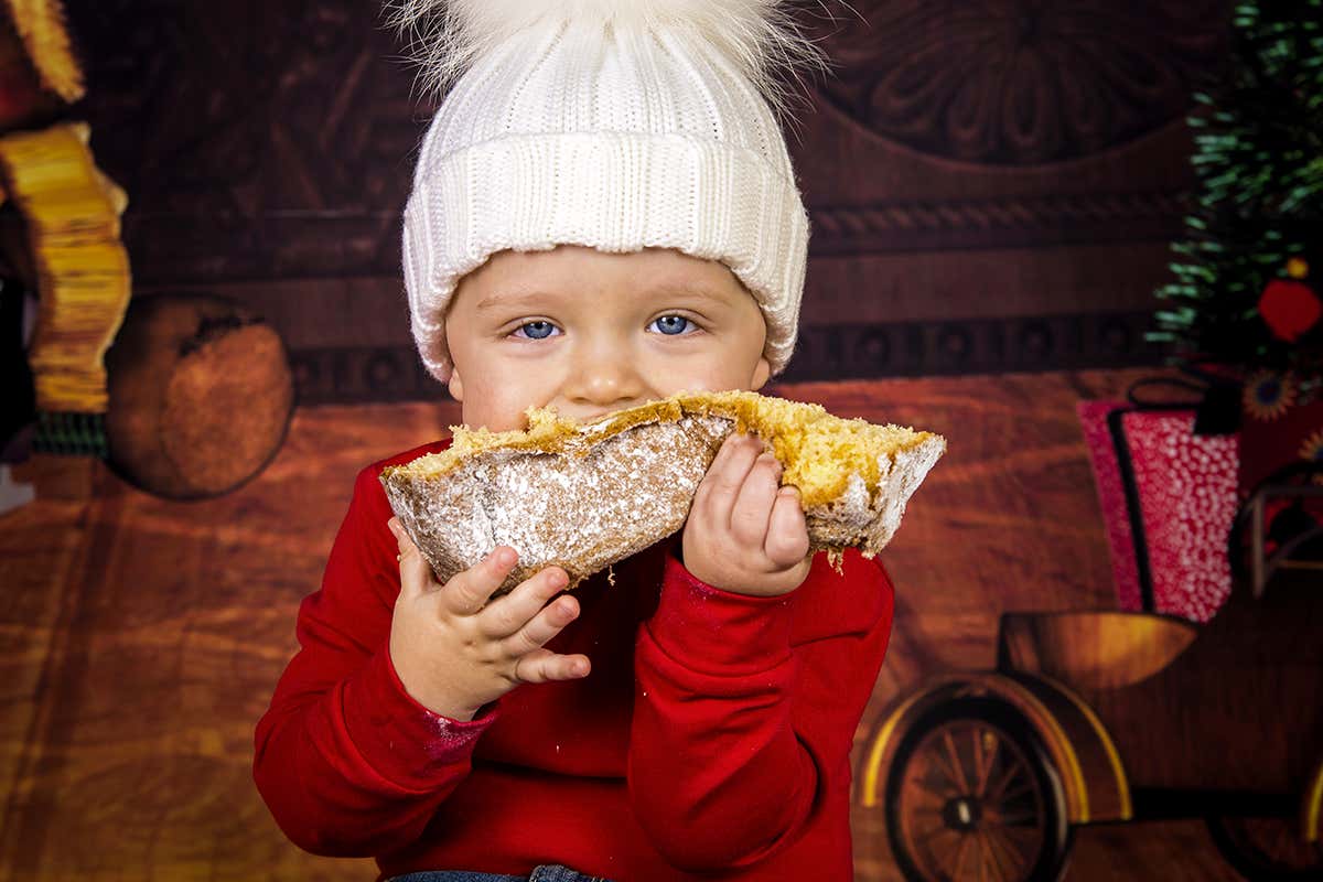 Una fetta da 100 grammi di pandoro fornisce circa 390 calorie (di purà felicità)