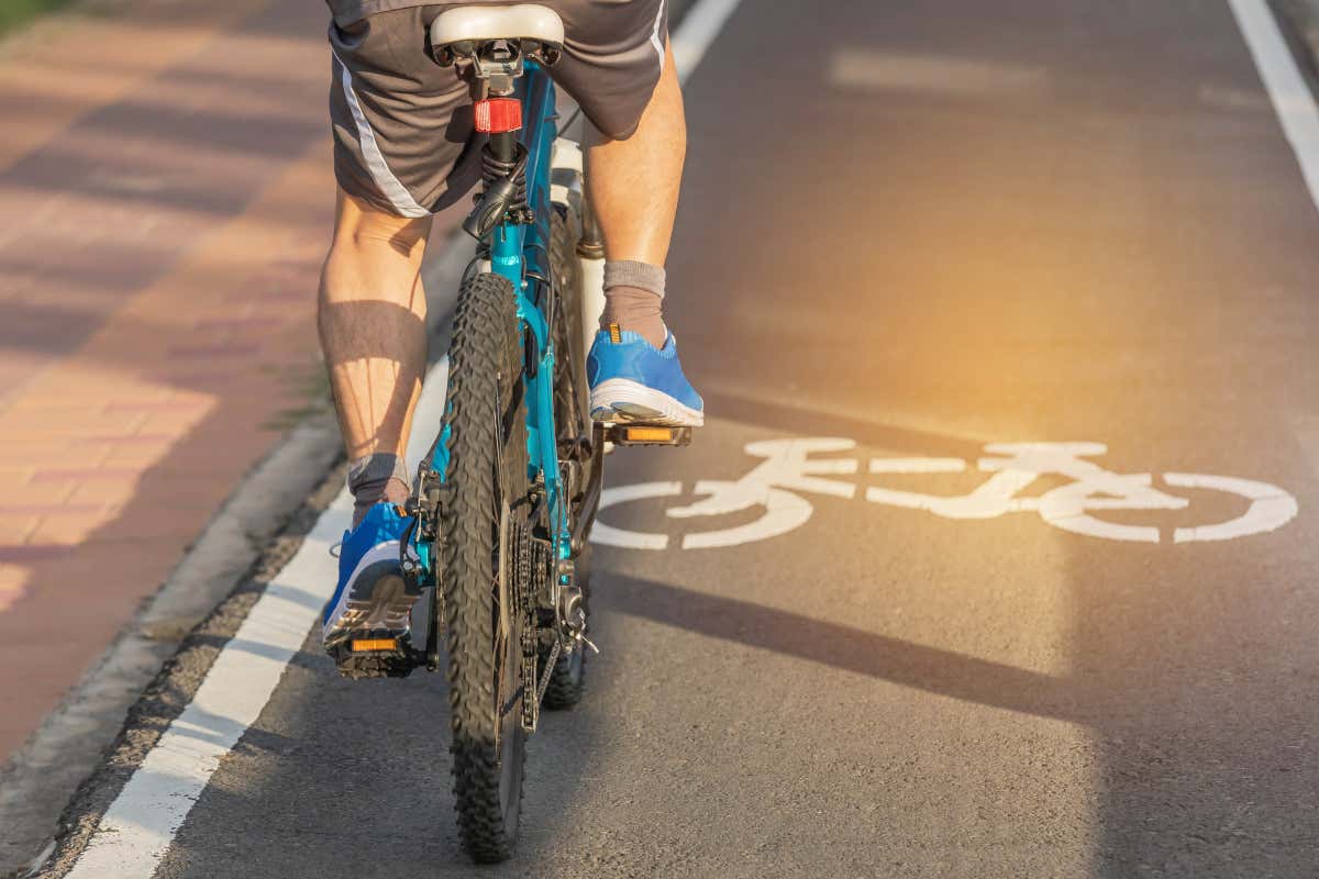 Primavera in bici: perché pedalare migliora cuore e benessere Primavera in bici: perché pedalare migliora cuore e benessere