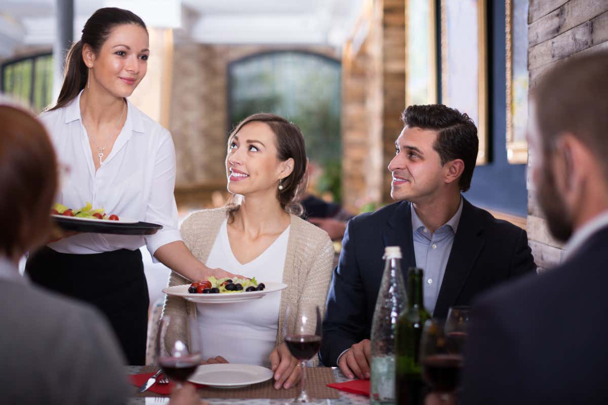 Il cameriere del futuro: cultura e passione, non solo servizio Il cameriere del futuro: cultura e passione, non solo servizio