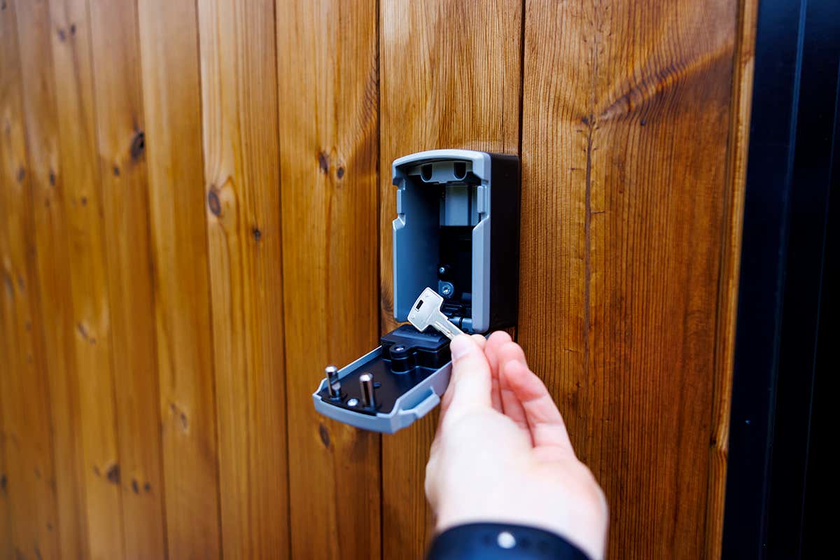 Affitti brevi: Milano vieta i lockbox in vista delle Olimpiadi ma il governo resta fermo Affitti brevi: Milano vieta i lockbox in vista delle Olimpiadi ma il governo resta fermo