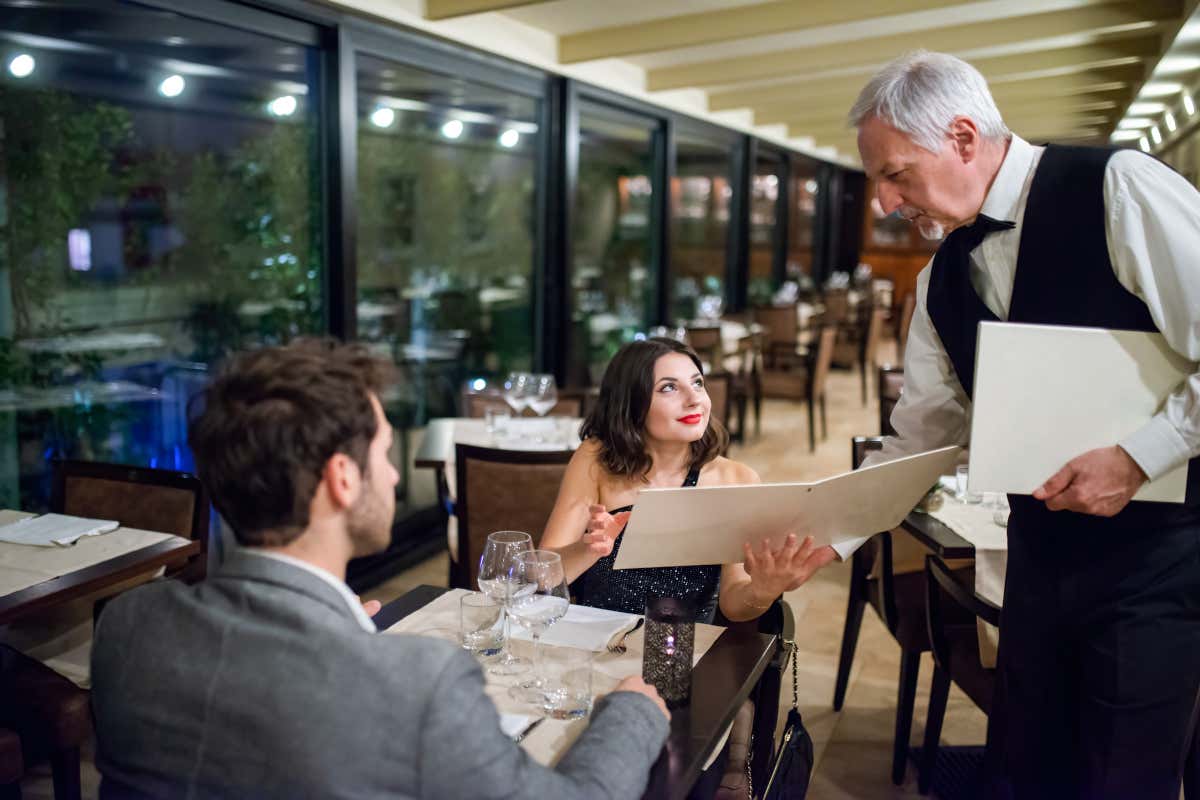 Per una corretta vendita dello Champagne al calice è fondamentale il lavoro del personale di sala nel saper indirizzare la scelta dei clienti
