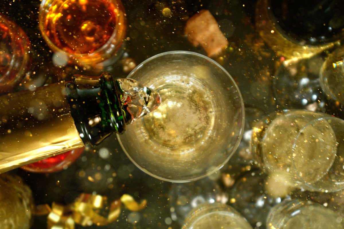 Vendere champagne a singoli calici può essere una strategia redditizia ma ricca di variabili