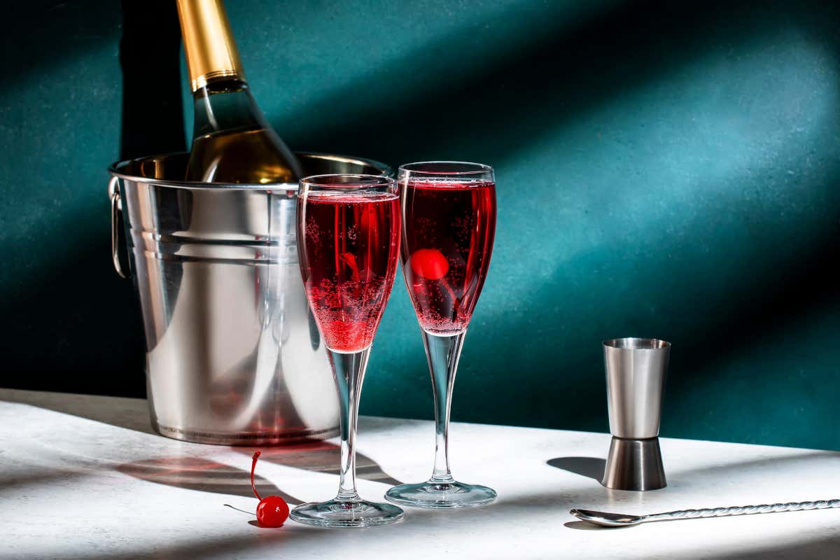 Il Kir Royal, classico cocktail a base di Champagne e crème de cassis
