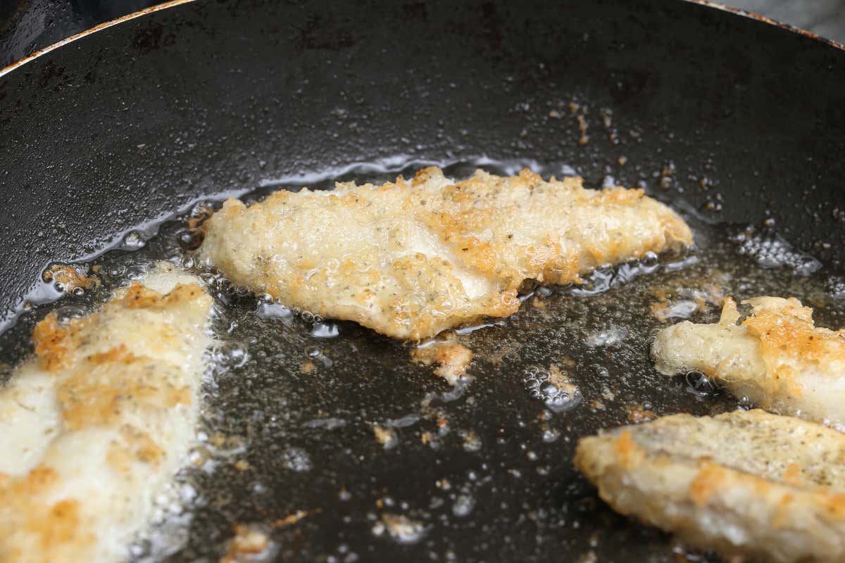 Lo sfrigolio dell’olio bollente risveglia ricordi piacevoli legati alla tavola