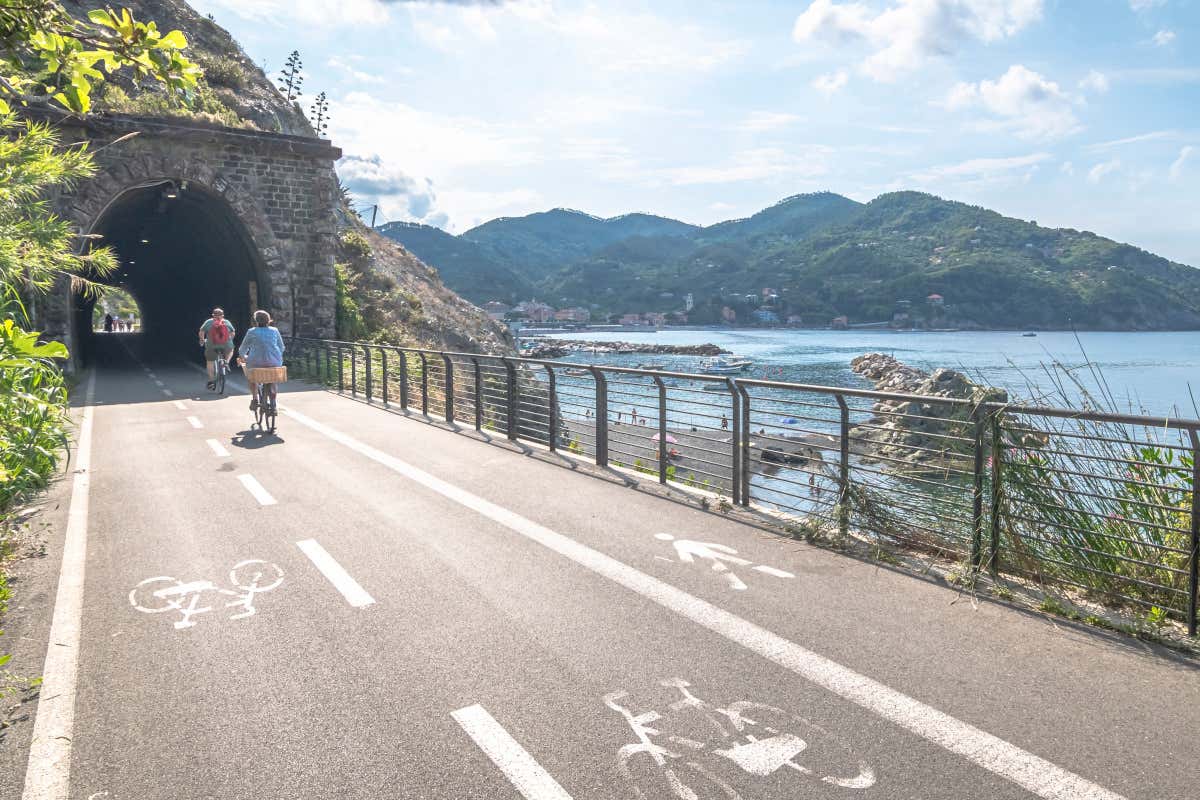 Cicloturismo sempre più sostenibile: i Green Road Award premiano la Liguria