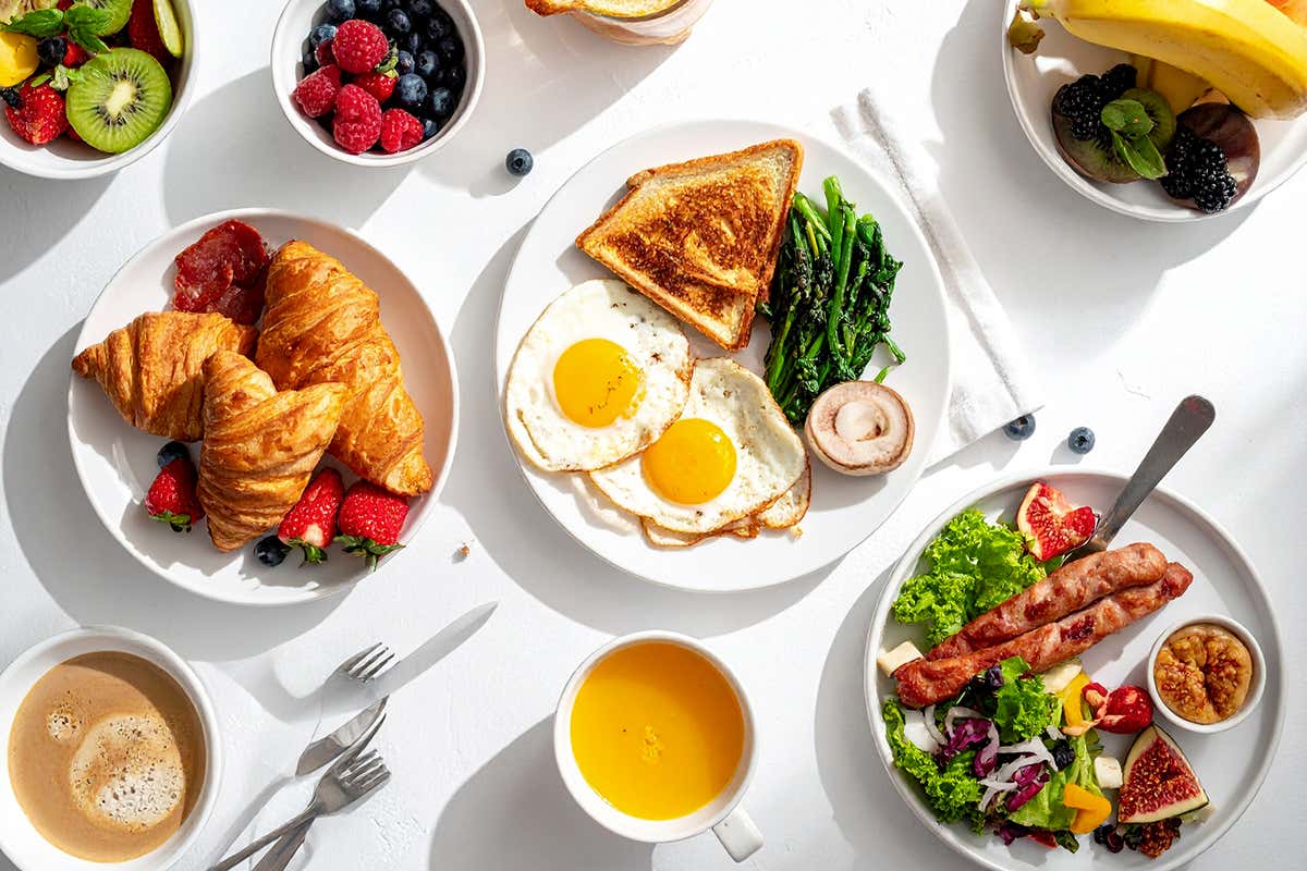 Una colazione equilibrata fornisce energia e nutrienti essenziali per affrontare la giornata