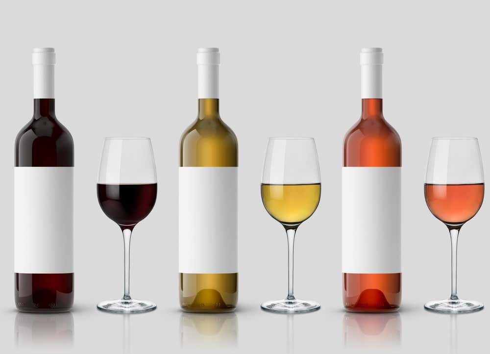Etichette adesive per il vino sfuso. Come le enoteche italiane stanno ridisegnando la riconoscibilita del prodotto locale