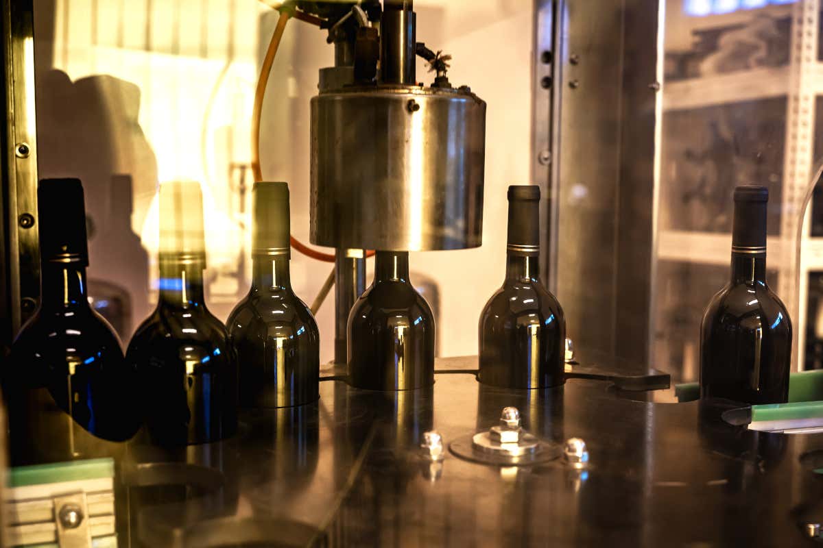 In Italia c'è un invenduto di circa 8 miliardi di bottiglie di vino