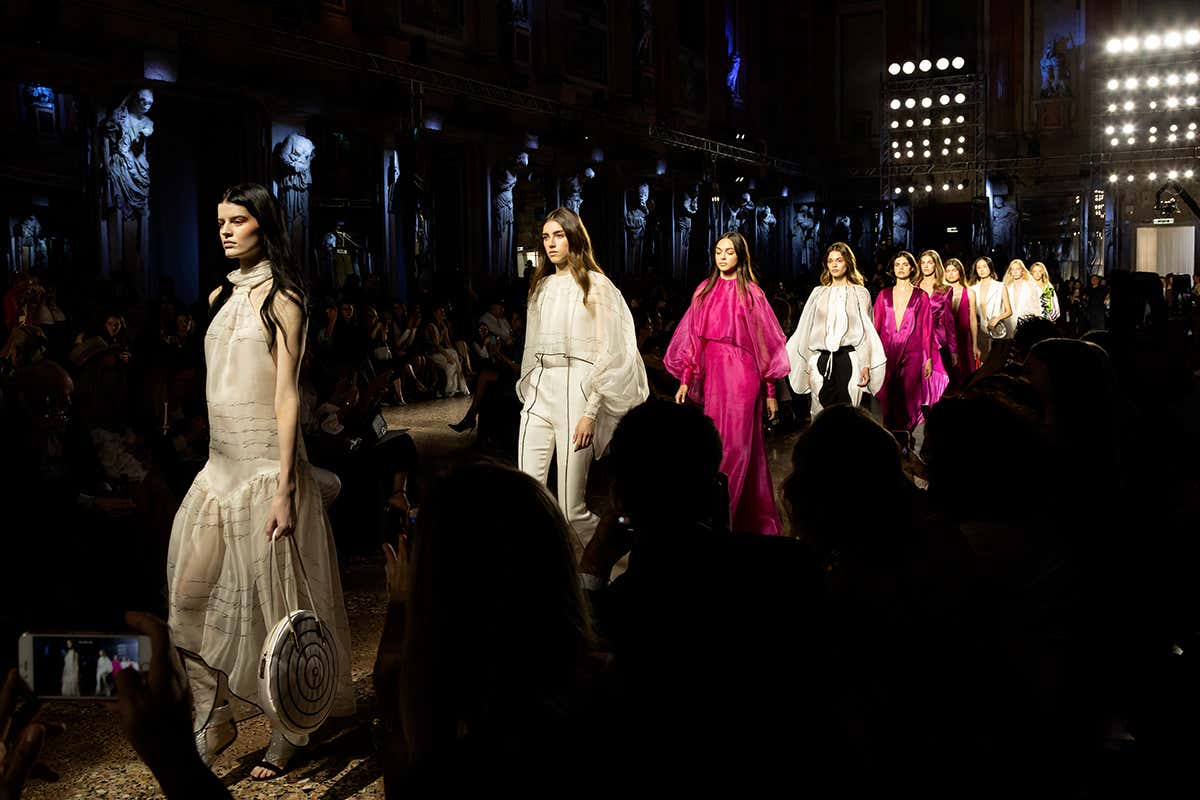 Milano si veste di stile: la Fashion Week torna ad animare la città nel 2026 Milano si veste di stile: la Fashion Week torna ad animare la città nel 2026