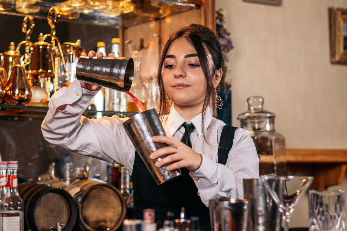 Non basta più saper shakerare: i barman guidano la nuova ospitalità italiana Non basta più saper shakerare: i barman guidano la nuova ospitalità italiana