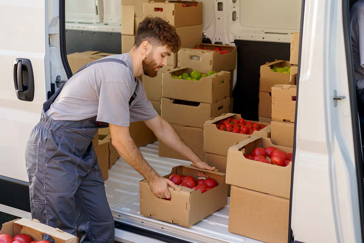 La filiera alimentare non è più invisibile: logistica, trasporti e tempi di consegna entrano direttamente nella costruzione del menu