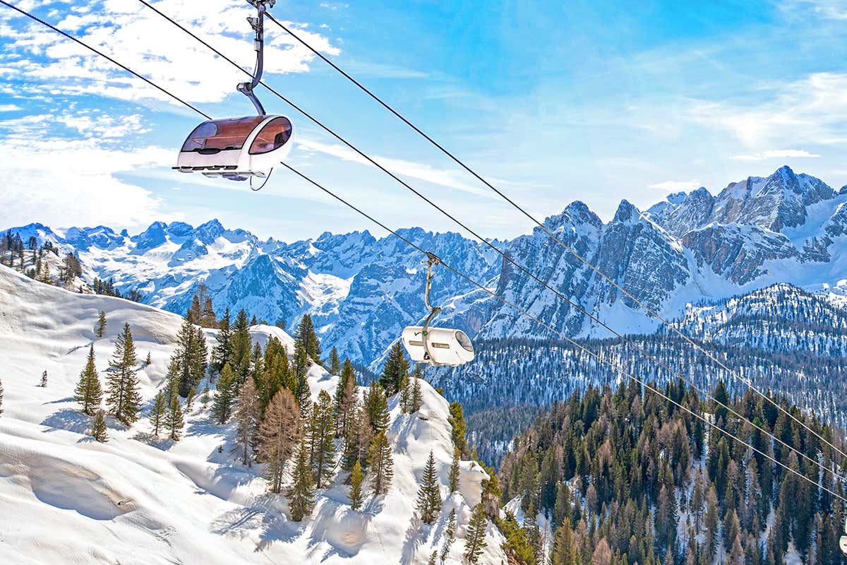 La stagione sciistica 2025-26 accende i motori: skipass dinamici, nuove cabinovie e tanta neve in arrivo La stagione sciistica 2025-26 accende i motori: skipass dinamici, nuove cabinovie e tanta neve in arrivo