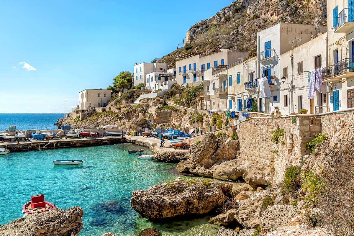 Lontano dai fronzoli, vicini all'autenticità: alloggiare nelle case degli isolani permette di assaporare il ritmo profondo della vita mediterranea, dove l'accoglienza è fatta di cose vere