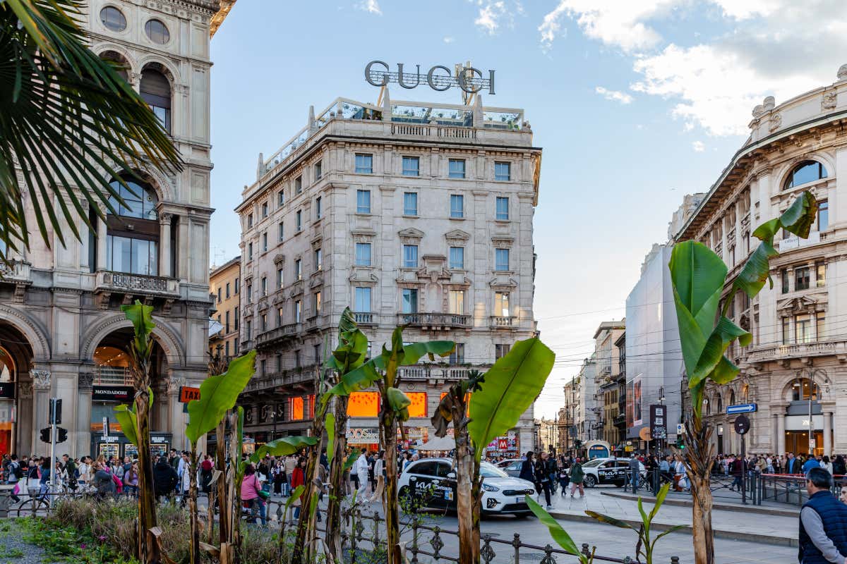 La Milano Fashion Week potrta un indotto di 239 milioni di euro Milano Fashion Week 2025: indotto da 239 milioni tra shopping hotel e ristoranti