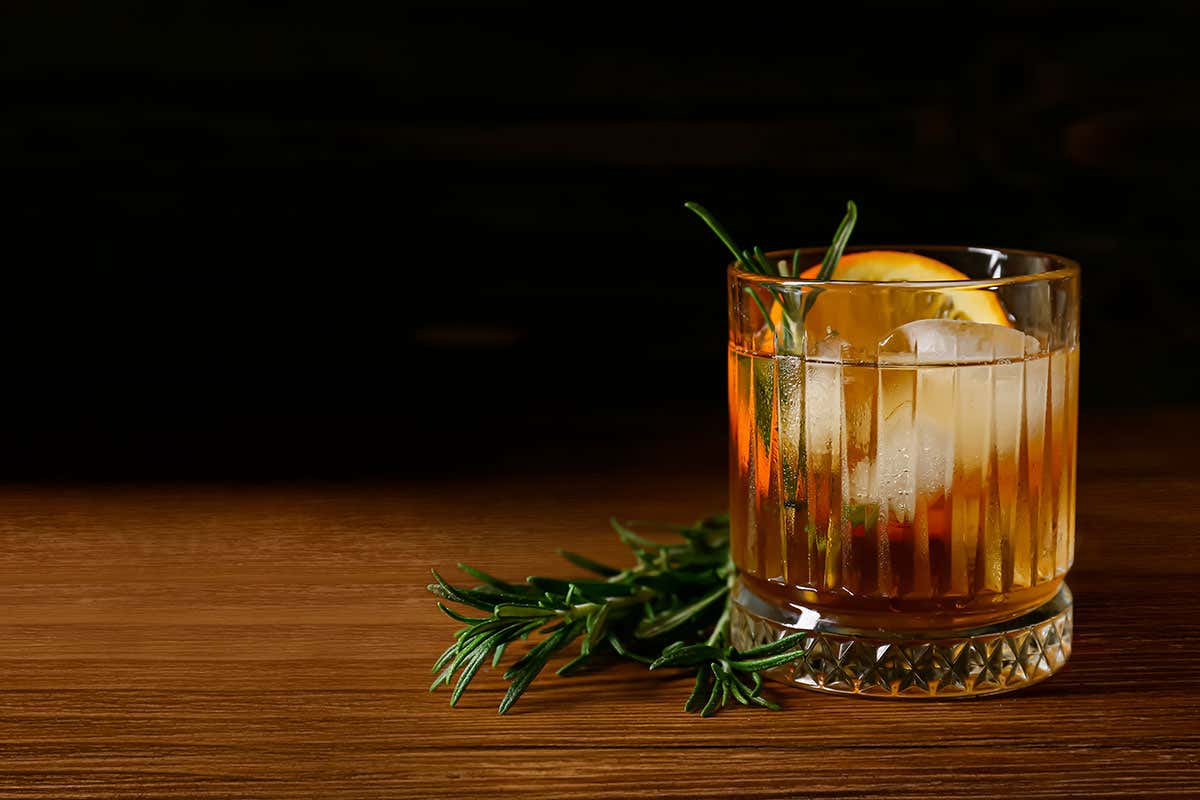 Il ritorno degli amari nei cocktail, tra tradizione e innovazione nella mixology Il ritorno degli amari nei cocktail, tra tradizione e innovazione nella mixology