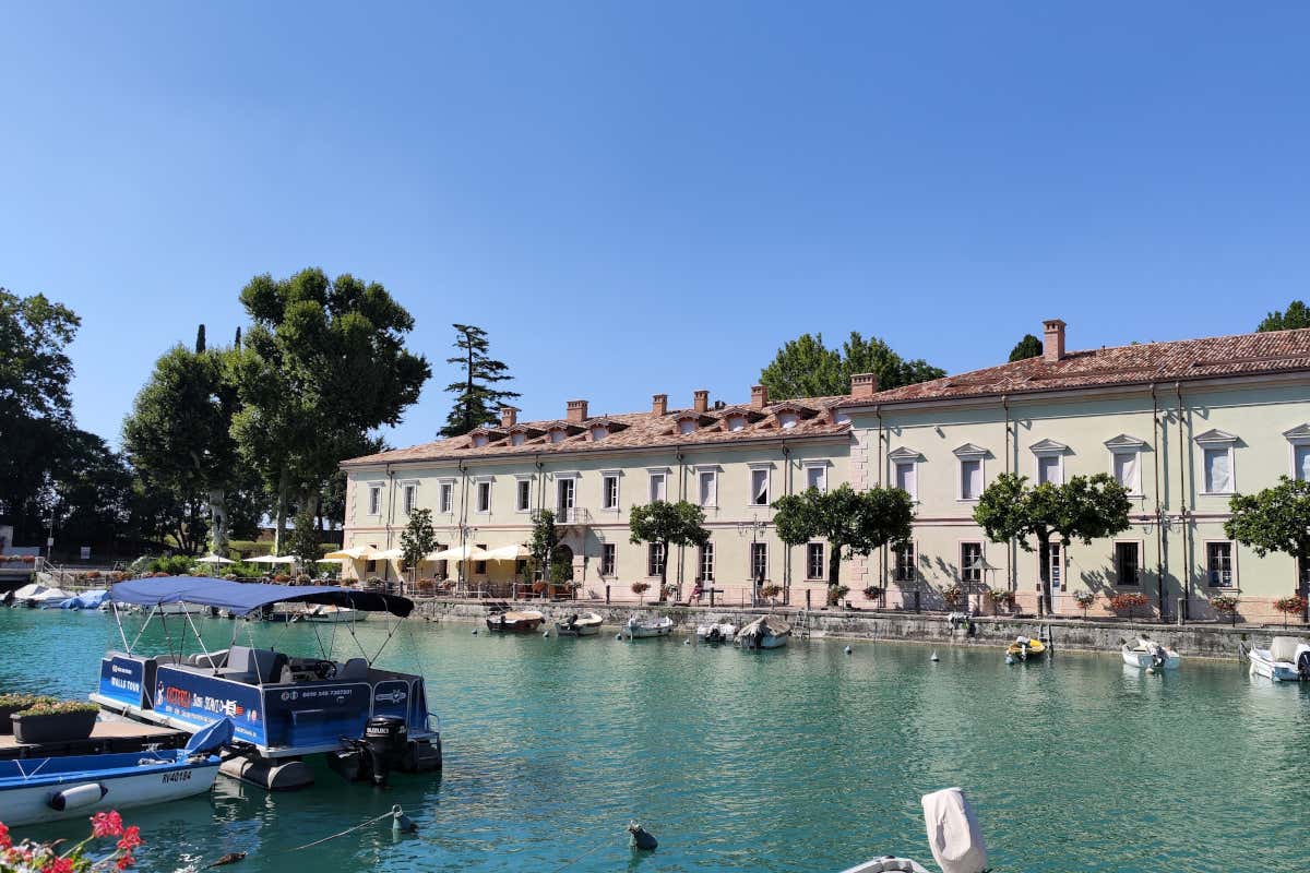 Garda, dopo Pasqua restano i problemi: troppi turisti e poche soluzioni Garda, dopo Pasqua restano i problemi: troppi turisti e poche soluzioni