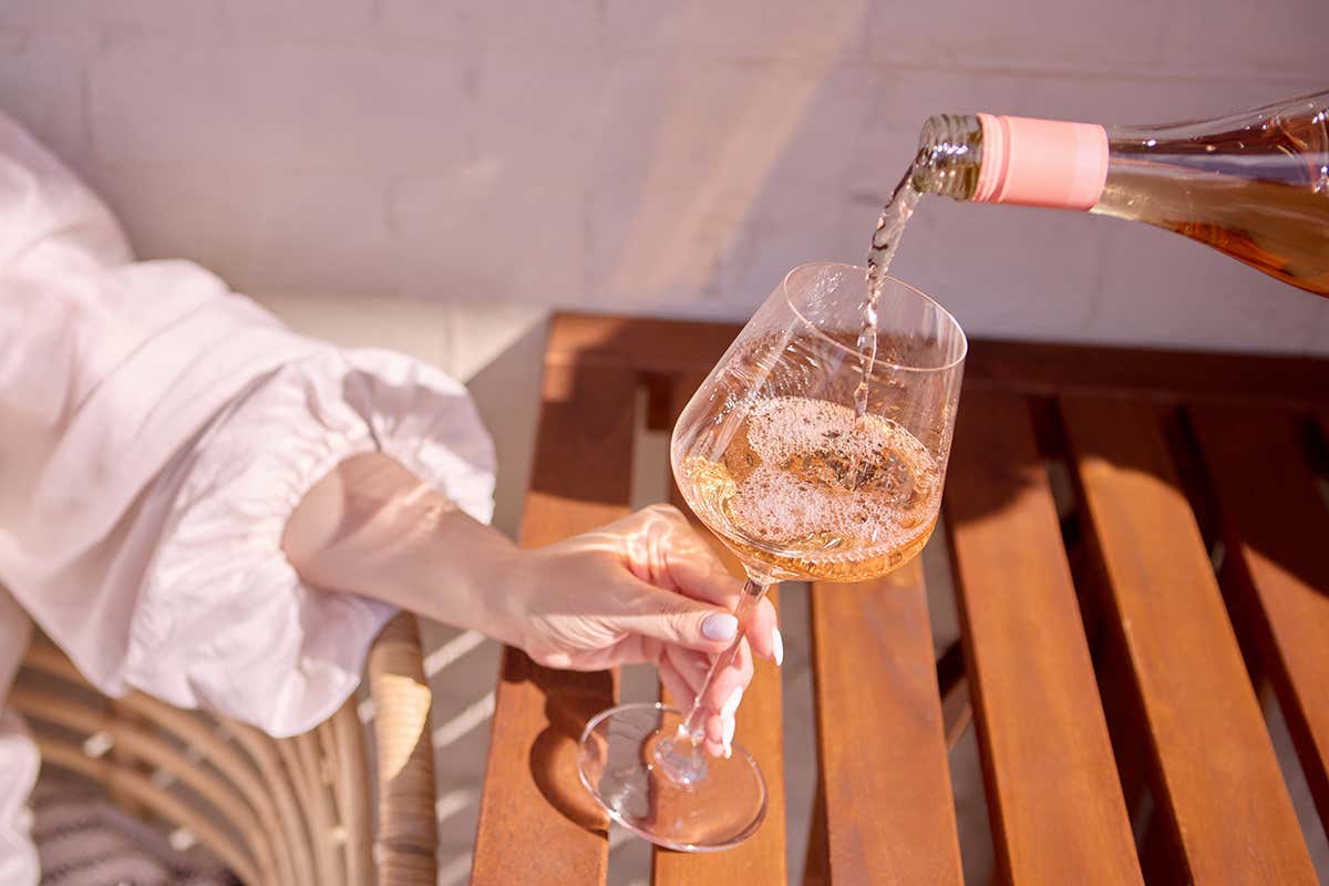Dalle bollicine ai vini fermi, il panorama dei rosati italiani si arricchisce di nuove interpretazioni capaci di unire vivacità e piacevolezza nel calice