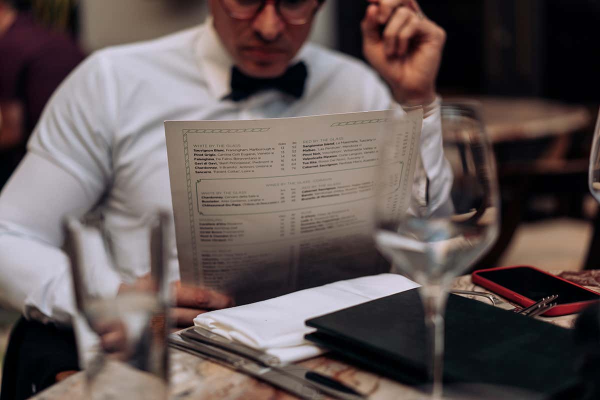 La carta vini come strumento di posizionamento e aumento dello scontrino.