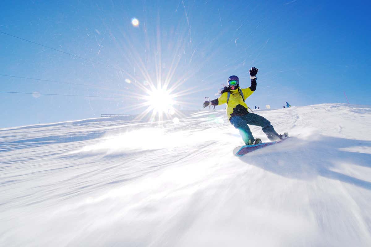 La stagione sciistica 2025-26 accende i motori: skipass dinamici, nuove cabinovie e tanta neve in arrivo La stagione sciistica 2025-26 accende i motori: skipass dinamici, nuove cabinovie e tanta neve in arrivo