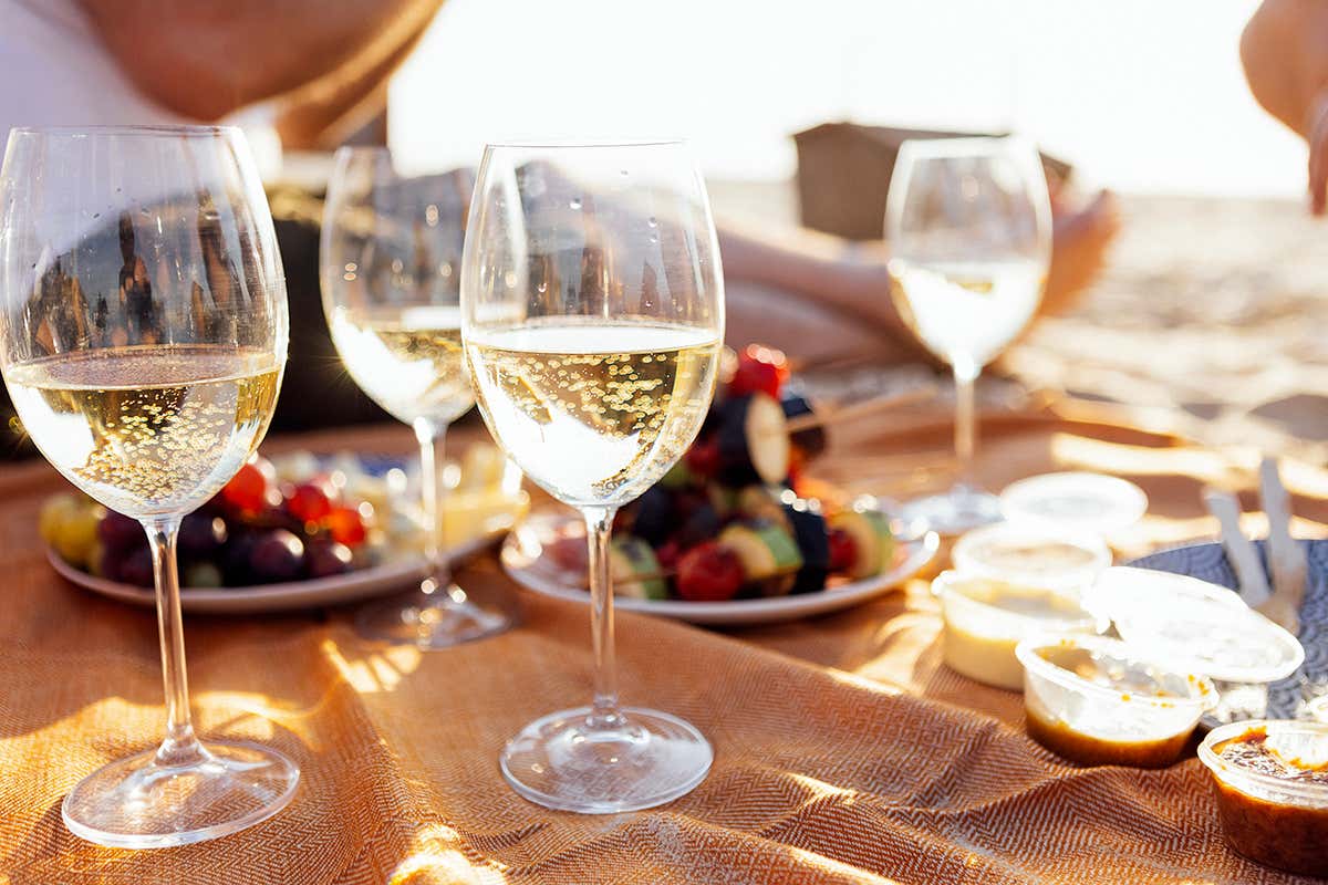 Tutta la vivacità dell'estate nel calice: spumanti d'eccellenza per accompagnare con eleganza ogni serata