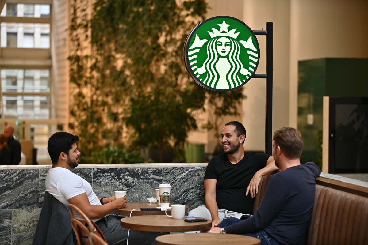 Starbucks negli Usa torna alle origini: meno fast e più caffè-relax