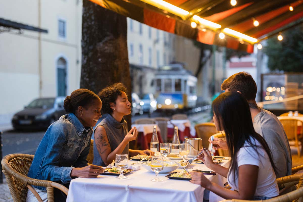 La trattoria di comunità vive sulla frequenza dei clienti abituali