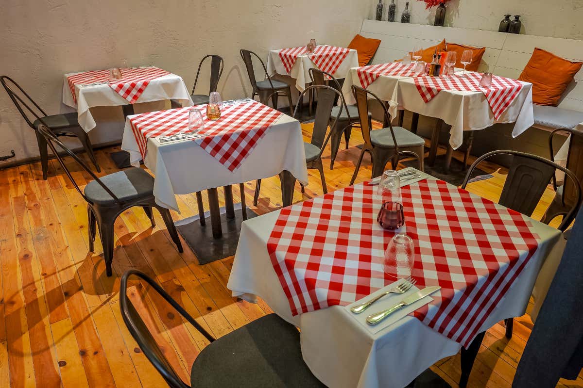 La trattoria resta uno dei simboli più riconoscibili dello stile di vita italian