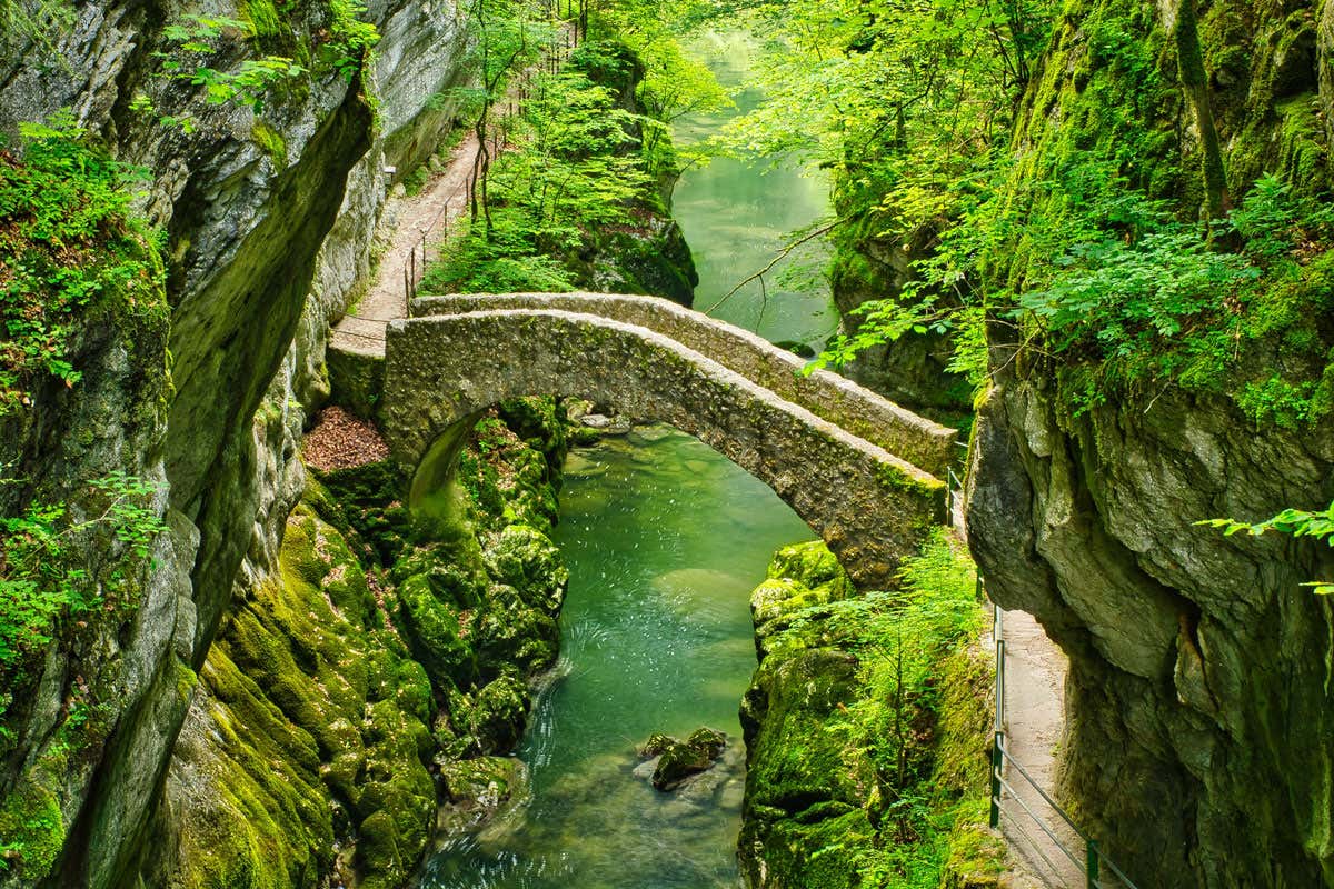 Scoprire Neuchâtel: dal lago agli orologi fino alla produzione di assenzio Scoprire Neuchâtel: dal lago agli orologi fino alla produzione di assenzio