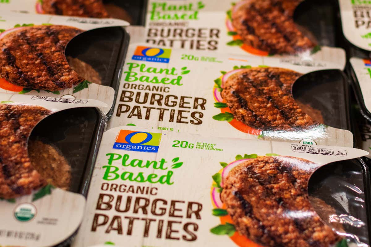 Burger vegetali ammessi, stop a bistecche e filetti senza carne Salvi solo i burger: stop ai nomi della carne per i prodotti vegetali
