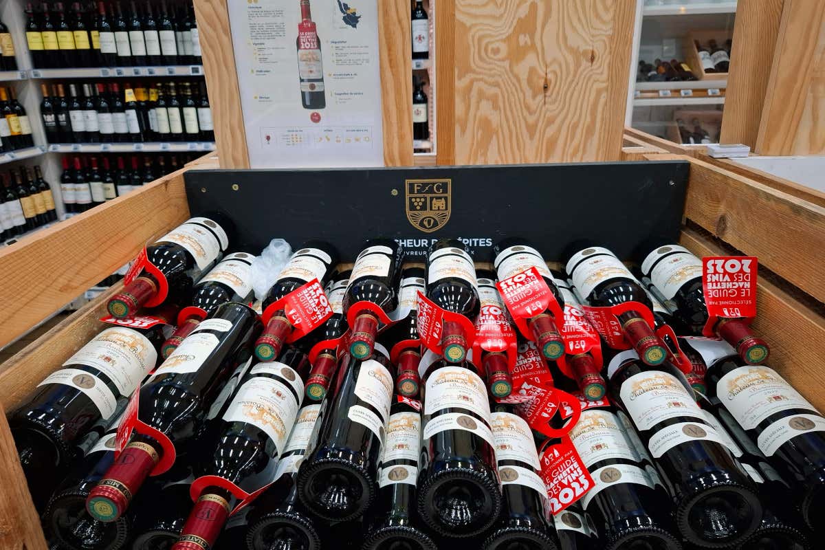 Zucchero nel vino fermo Dop: la mossa francese che mette l’Italia con le spalle al muro