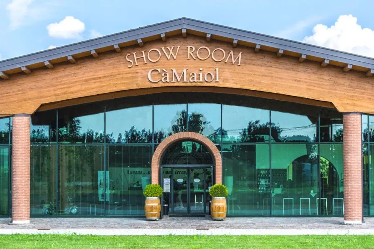 Lo showroom Lugana, da Cà Maiol esperienze sensoriali tra vino e natura