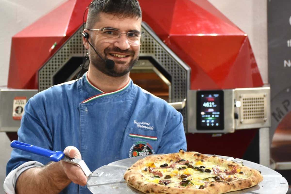 Il maestro pizzaiolo Giovanni Grimaldi