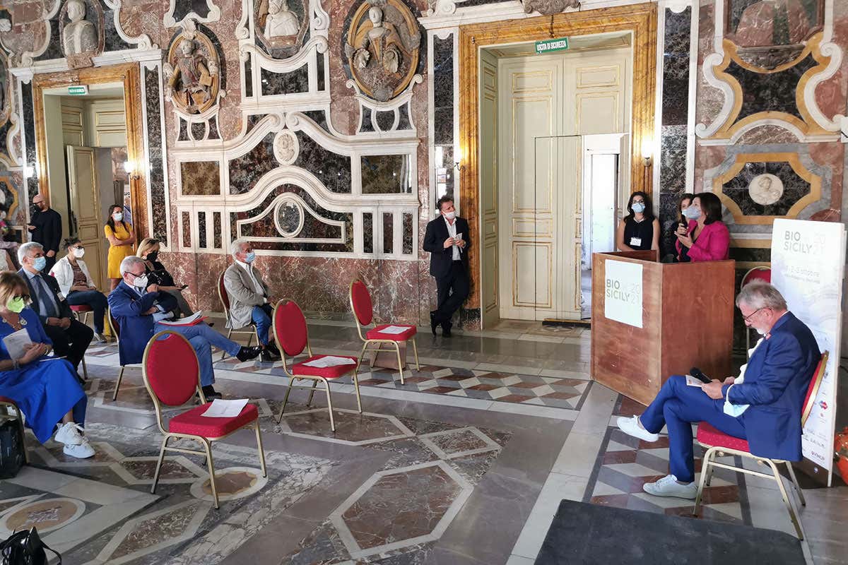 Il convegno moderato da Alberto Lupini Il turismo di domani &egrave; lento e deve puntare sulle piccole comunit&agrave;