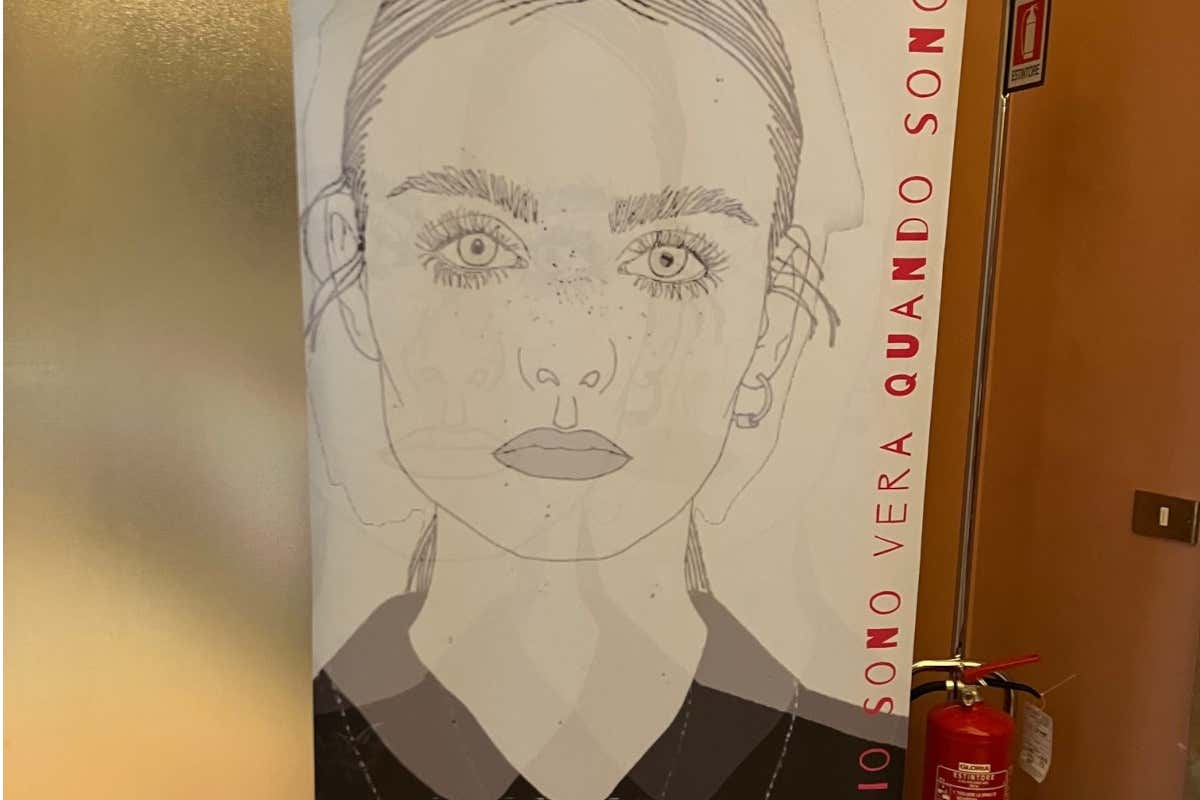 Il poster della campagna Sicurezza Vera Violenza di genere: con Fipe un App per sconfiggerla Il poster della campagna Sicurezza Vera Violenza di genere: con Fipe un App per sconfiggerla