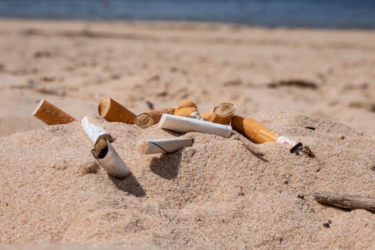 Niente sigarette in spiaggia a Tenerife: multe fino a 2mila euro