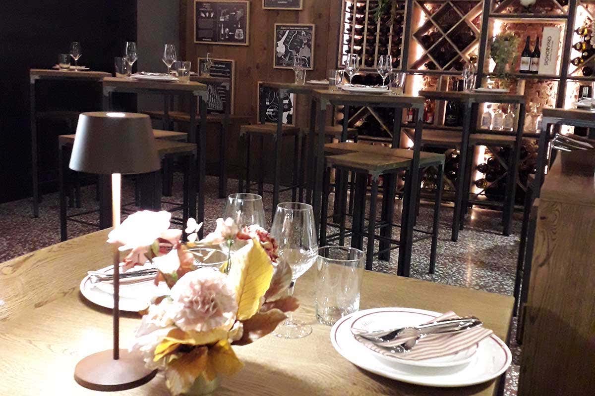 Un angolo del locale Signorvino si rafforza a Milano: quarto negozio con il format cantina più cucina