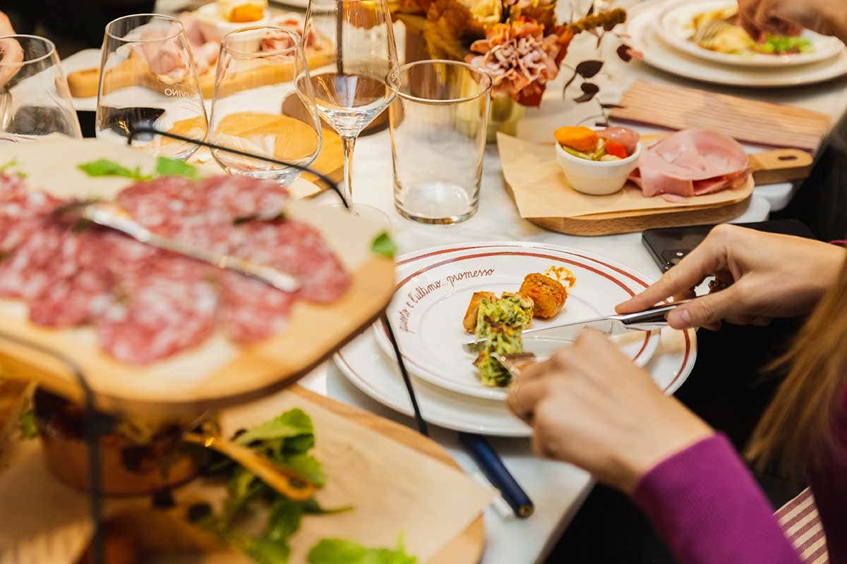 Nel menu spazio ai taglieri Signorvino si rafforza a Milano: quarto negozio con il format cantina più cucina