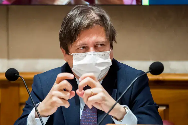 Pier Paolo Sileri, sottosegretario alla Salute Sileri: &laquo;ora si apre il 26 aprilee non si torner&agrave; pi&ugrave; a chiudere&raquo;